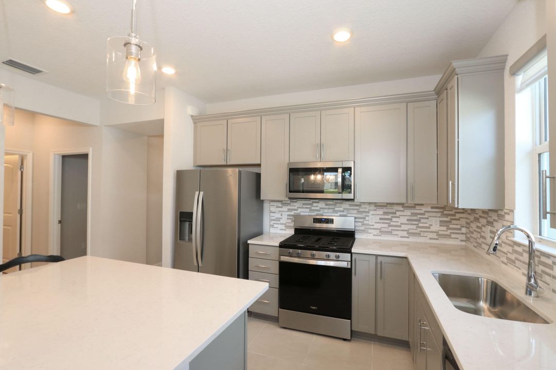 待售: $399,900 (2 贝兹, 2 浴室, 1579 平方英尺)