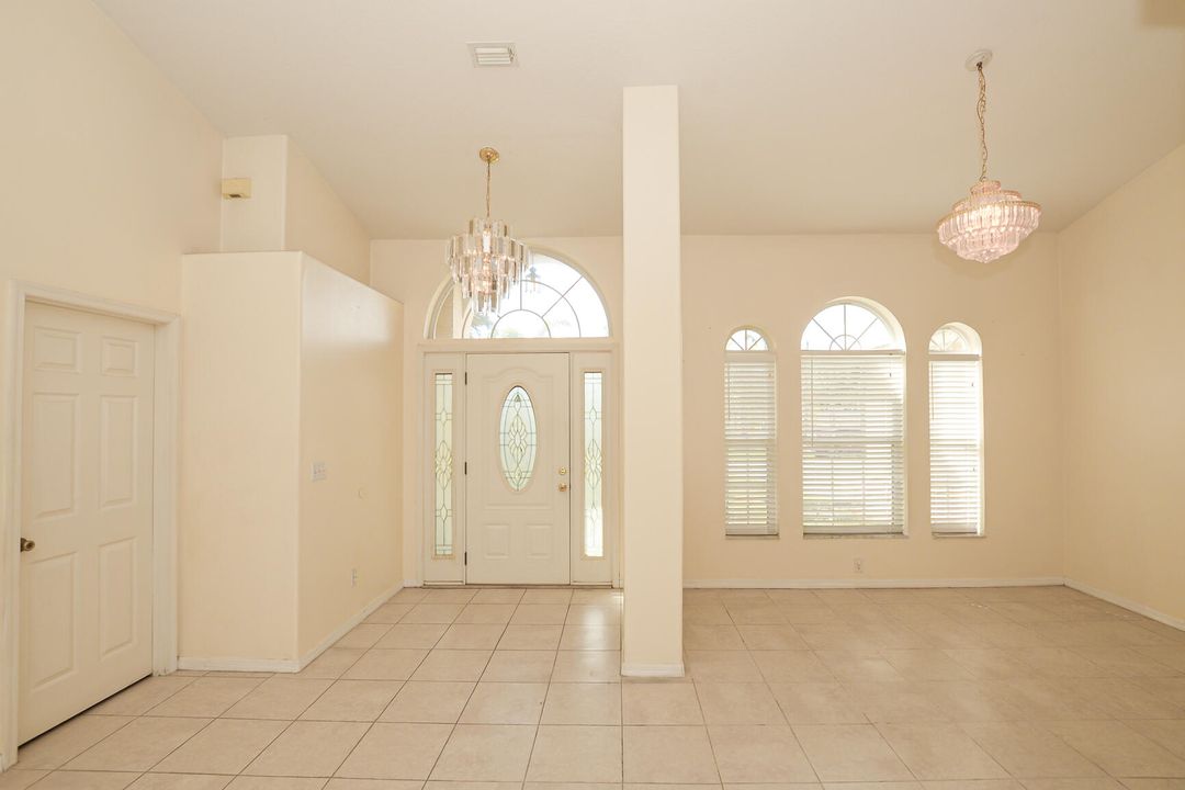 Activo con contrato: $375,000 (3 camas, 2 baños, 1863 Pies cuadrados)