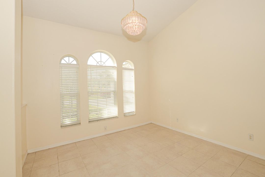 Activo con contrato: $375,000 (3 camas, 2 baños, 1863 Pies cuadrados)