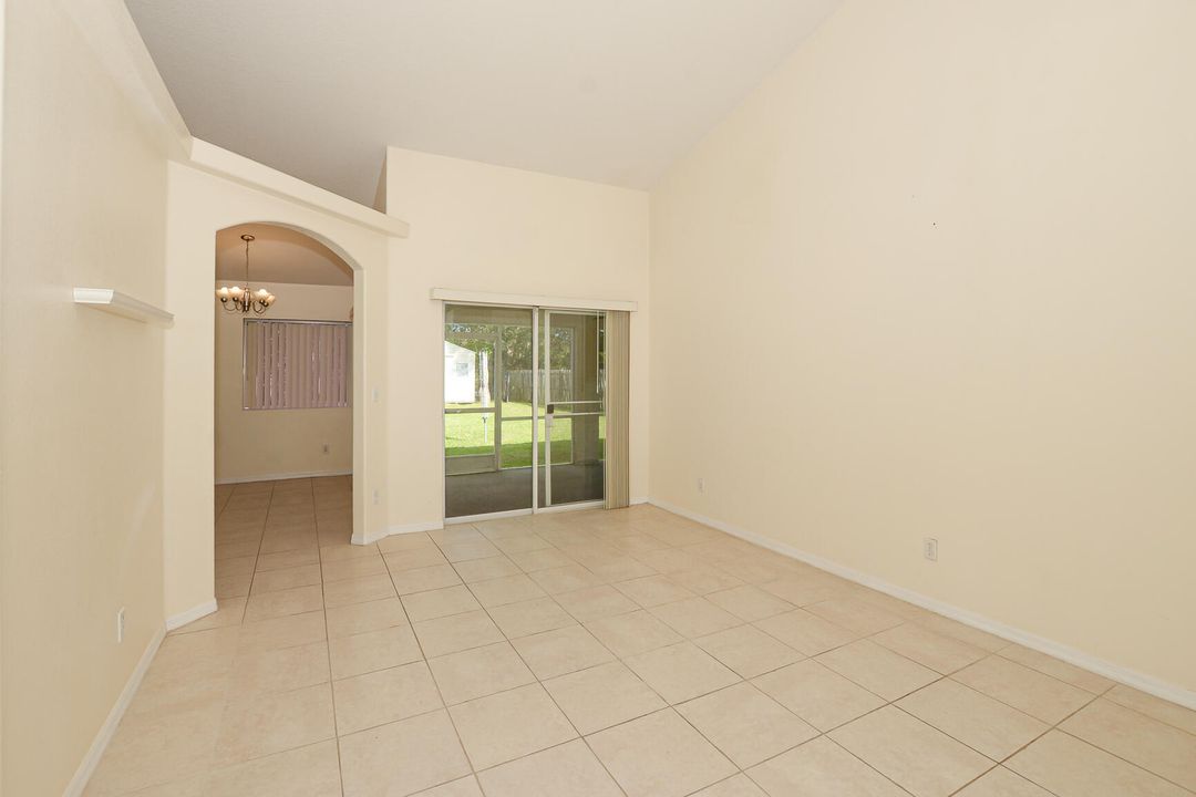 Activo con contrato: $375,000 (3 camas, 2 baños, 1863 Pies cuadrados)