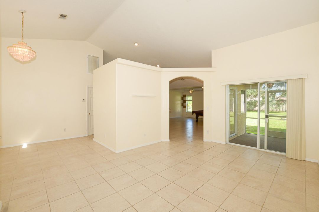 Activo con contrato: $375,000 (3 camas, 2 baños, 1863 Pies cuadrados)