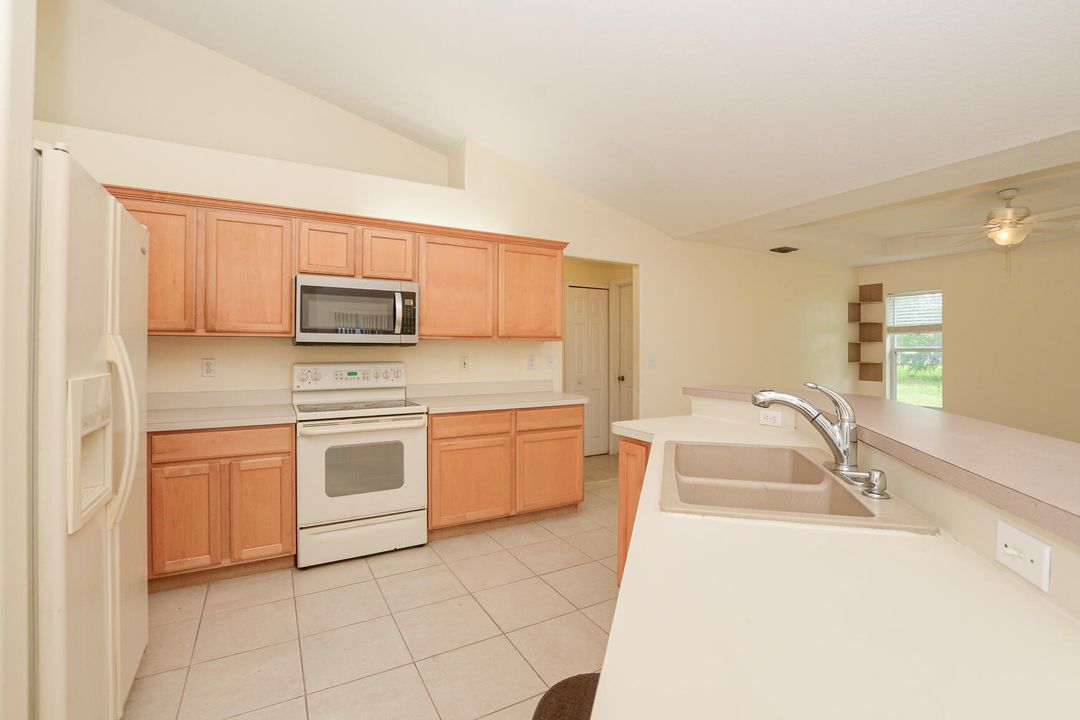 Activo con contrato: $375,000 (3 camas, 2 baños, 1863 Pies cuadrados)