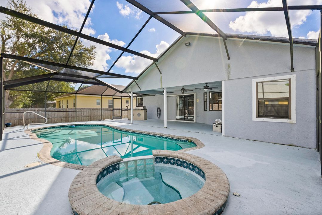 For Sale: $435,000 (3 beds, 2 baths, 1834 Square Feet)