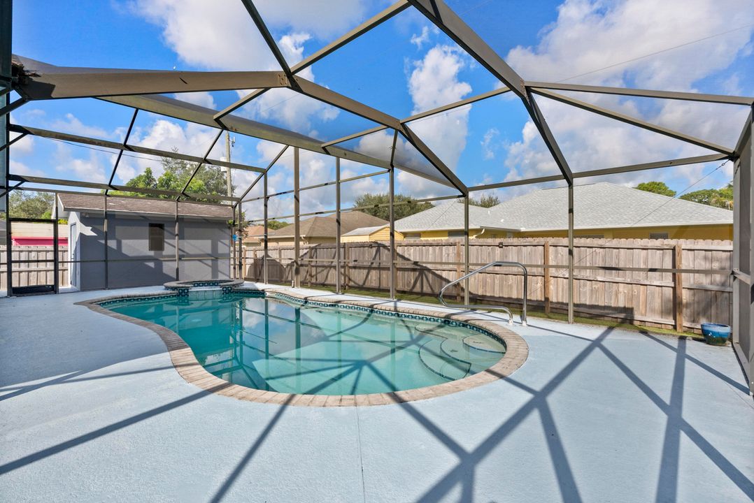 For Sale: $435,000 (3 beds, 2 baths, 1834 Square Feet)