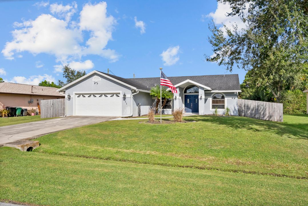 For Sale: $435,000 (3 beds, 2 baths, 1834 Square Feet)