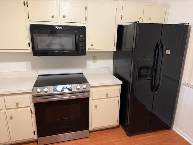 For Sale: $169,000 (2 beds, 2 baths, 1350 Square Feet)