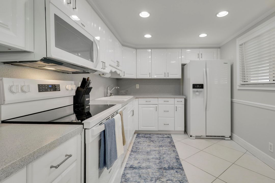 出租: $8,000 (2 贝兹, 2 浴室, 1170 平方英尺)