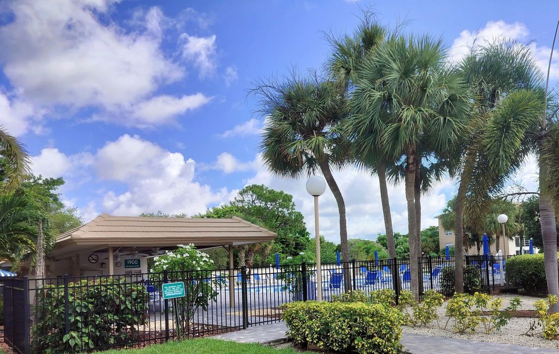 For Sale: $198,500 (2 beds, 2 baths, 1210 Square Feet)