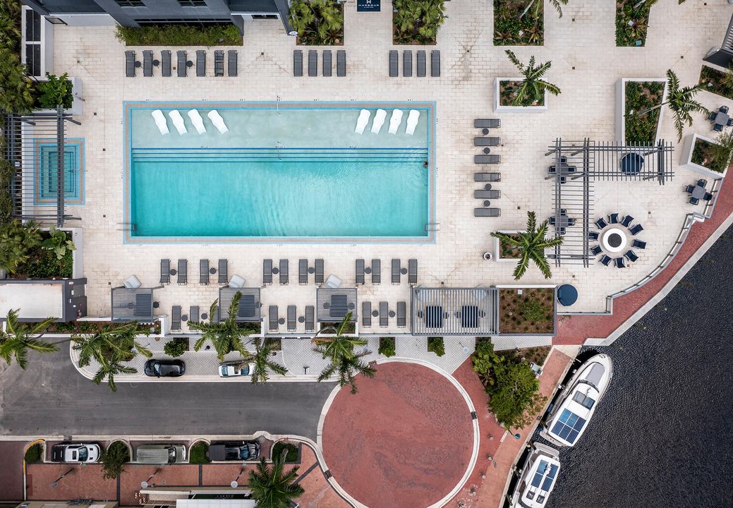 For Rent: $3,417 (1 beds, 1 baths, 833 Square Feet)