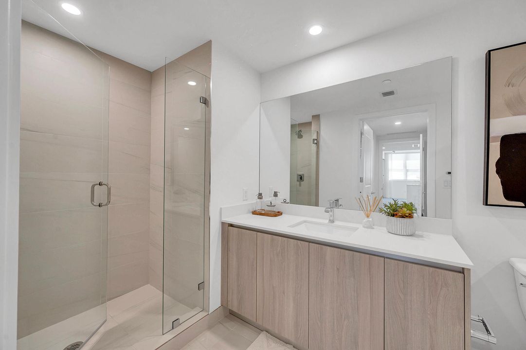 For Rent: $3,417 (1 beds, 1 baths, 833 Square Feet)