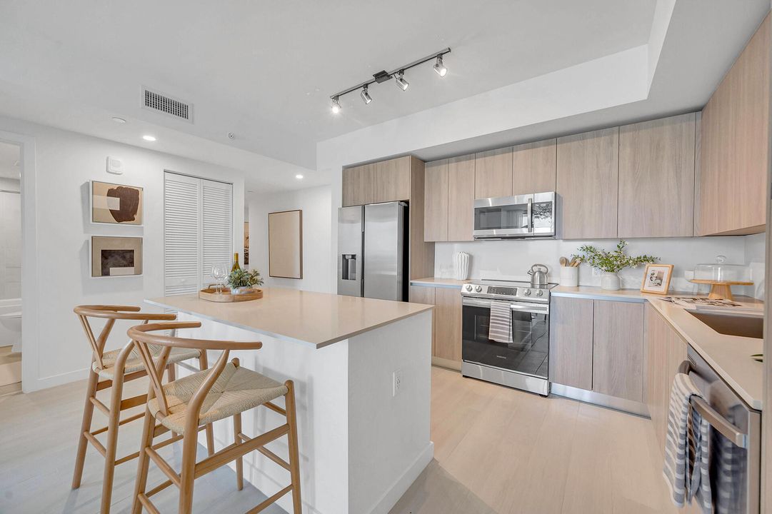 For Rent: $3,417 (1 beds, 1 baths, 833 Square Feet)