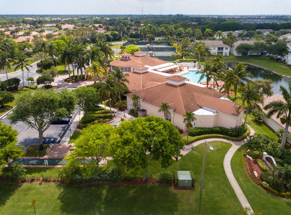 For Sale: $420,000 (2 beds, 2 baths, 1458 Square Feet)