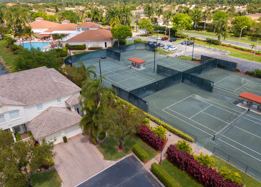 For Sale: $420,000 (2 beds, 2 baths, 1458 Square Feet)