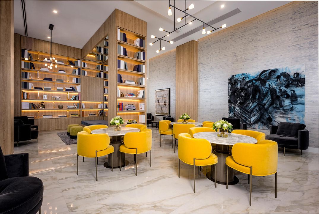 出租: $3,147 (1 贝兹, 1 浴室, 833 平方英尺)