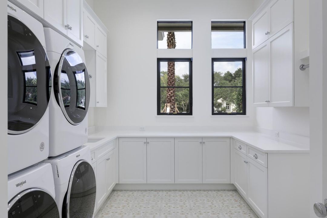 На продажу: $1,750,000 (3 спален, 2 ванн, 3187 Квадратных фут)