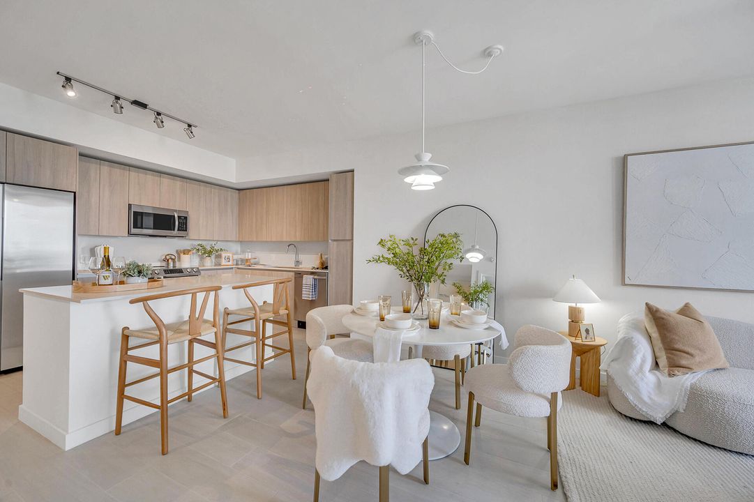 For Rent: $3,702 (1 beds, 1 baths, 870 Square Feet)