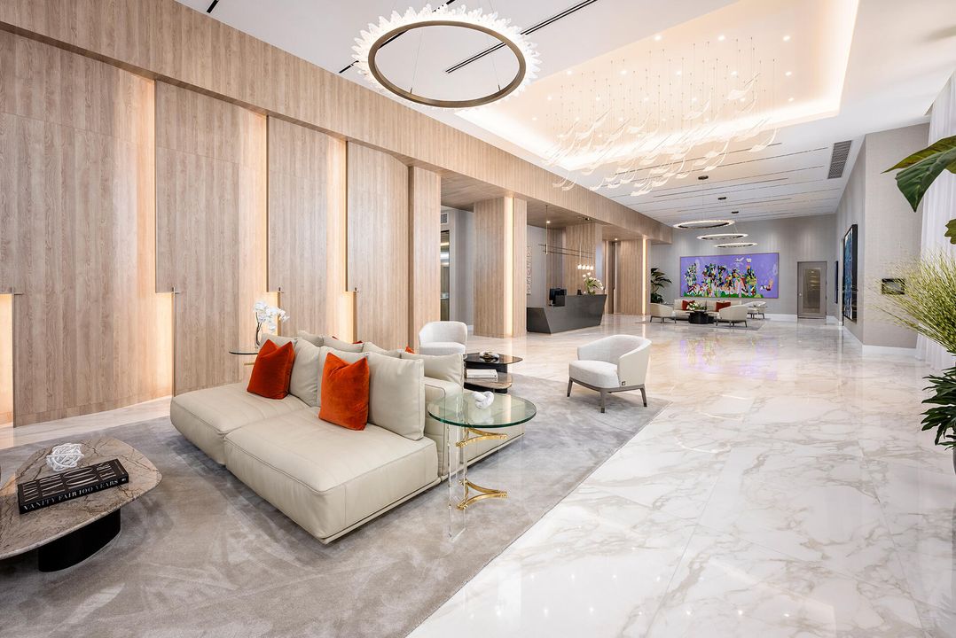 For Rent: $3,702 (1 beds, 1 baths, 870 Square Feet)