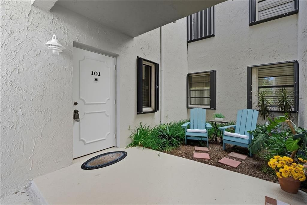 For Sale: $260,000 (2 beds, 2 baths, 1305 Square Feet)