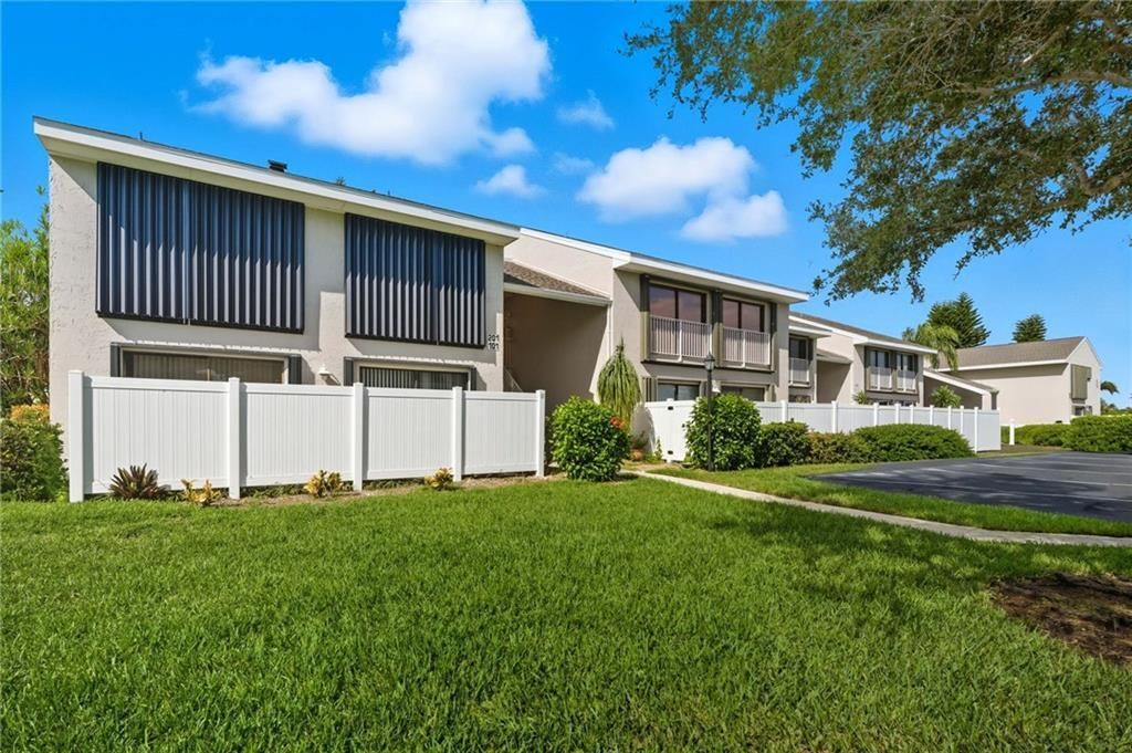 For Sale: $260,000 (2 beds, 2 baths, 1305 Square Feet)