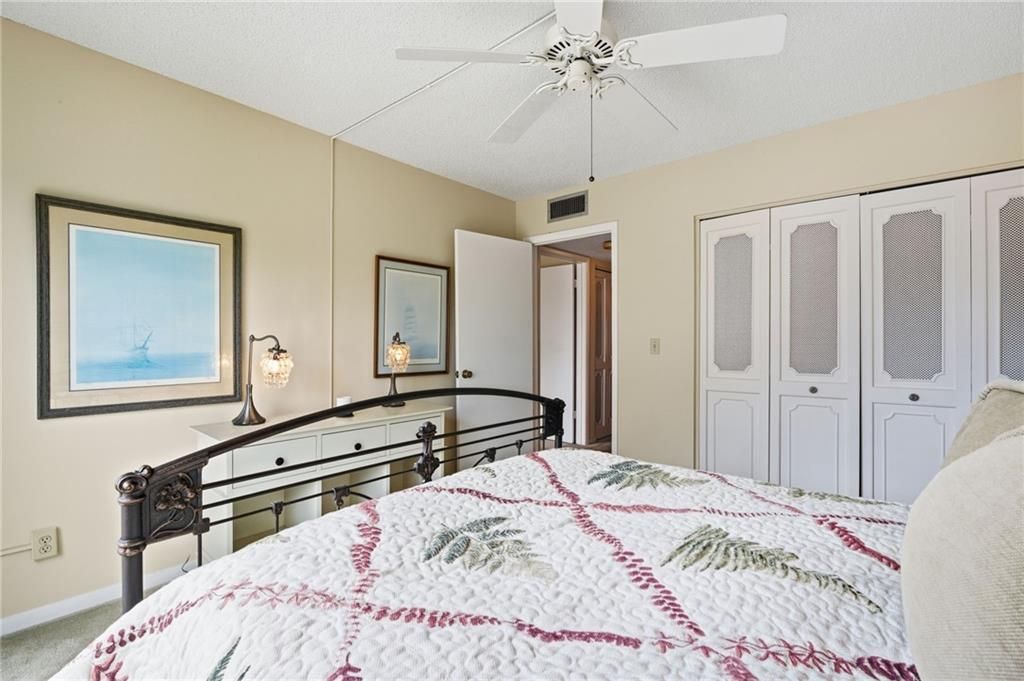 For Sale: $260,000 (2 beds, 2 baths, 1305 Square Feet)