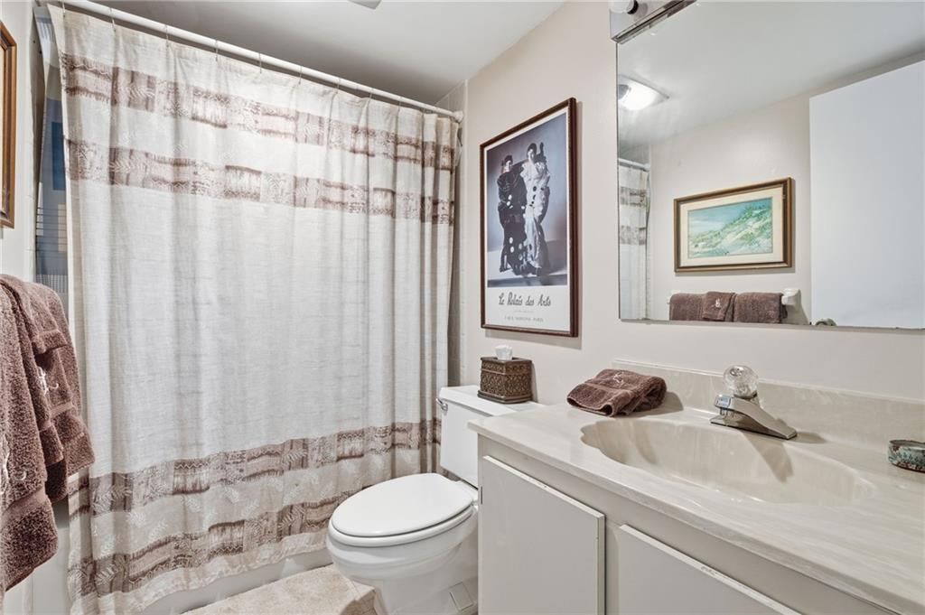 For Sale: $260,000 (2 beds, 2 baths, 1305 Square Feet)