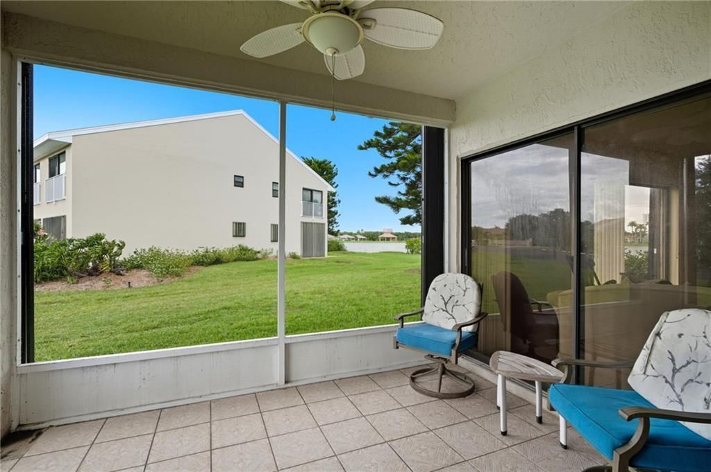 For Sale: $260,000 (2 beds, 2 baths, 1305 Square Feet)