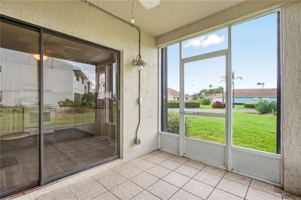 For Sale: $260,000 (2 beds, 2 baths, 1305 Square Feet)