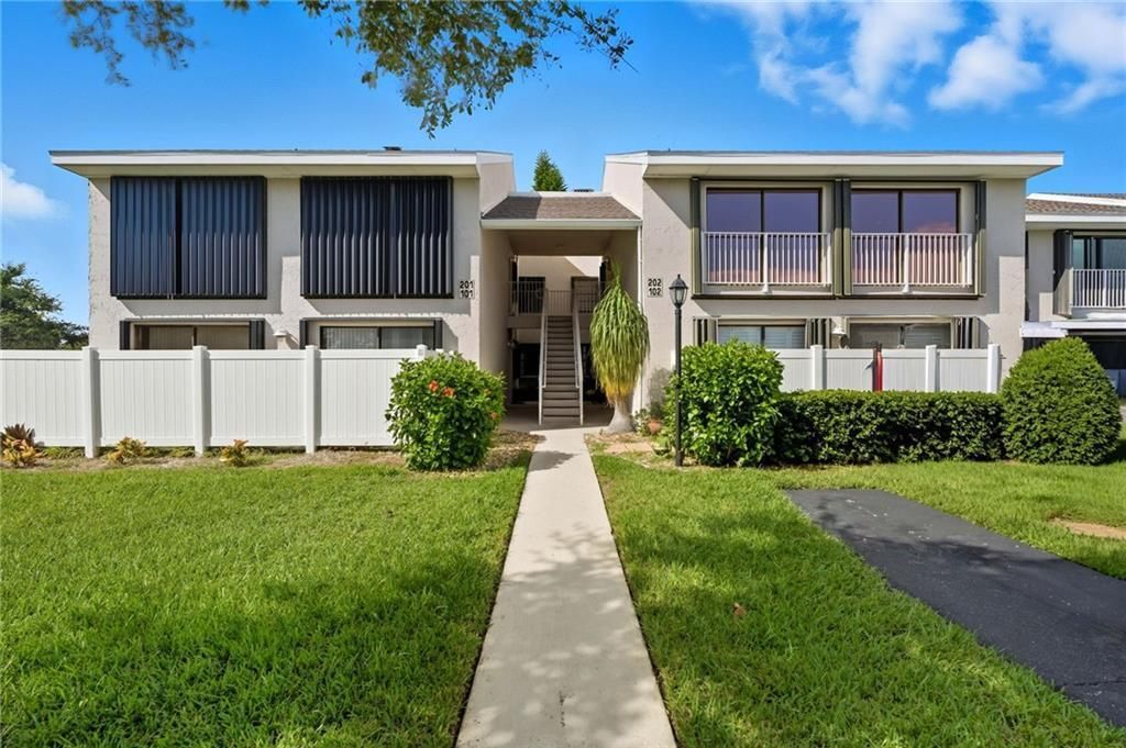 For Sale: $260,000 (2 beds, 2 baths, 1305 Square Feet)