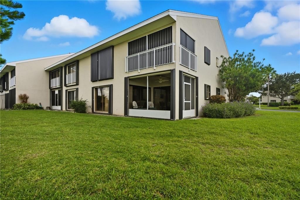 For Sale: $260,000 (2 beds, 2 baths, 1305 Square Feet)