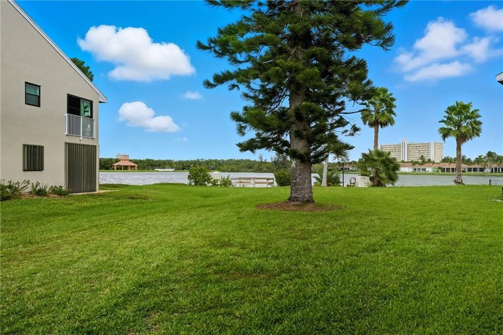 For Sale: $260,000 (2 beds, 2 baths, 1305 Square Feet)