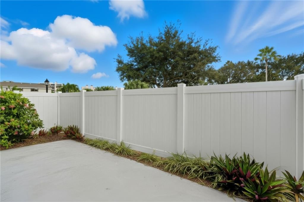 For Sale: $260,000 (2 beds, 2 baths, 1305 Square Feet)