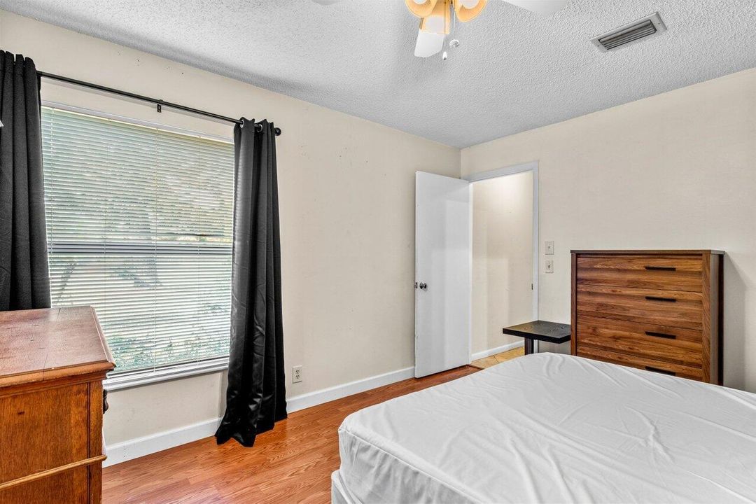 Active With Contract: $220,000 (2 beds, 2 baths, 1188 Square Feet)