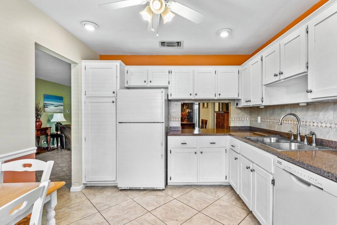 Active With Contract: $220,000 (2 beds, 2 baths, 1188 Square Feet)