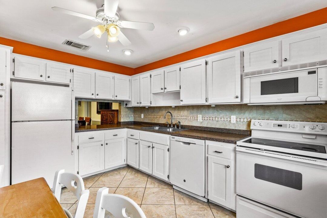 Active With Contract: $220,000 (2 beds, 2 baths, 1188 Square Feet)