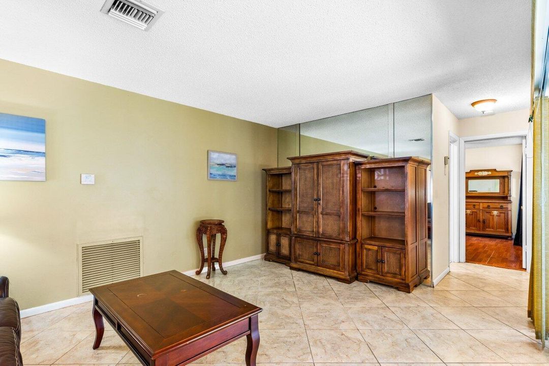 Active With Contract: $220,000 (2 beds, 2 baths, 1188 Square Feet)