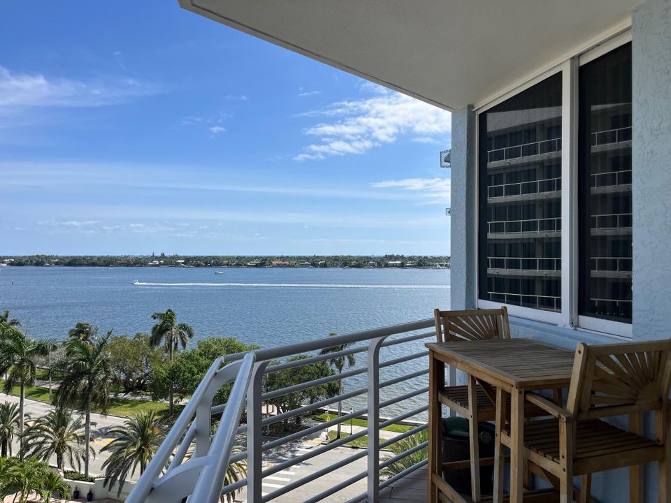 For Rent: $3,695 (2 beds, 2 baths, 1175 Square Feet)