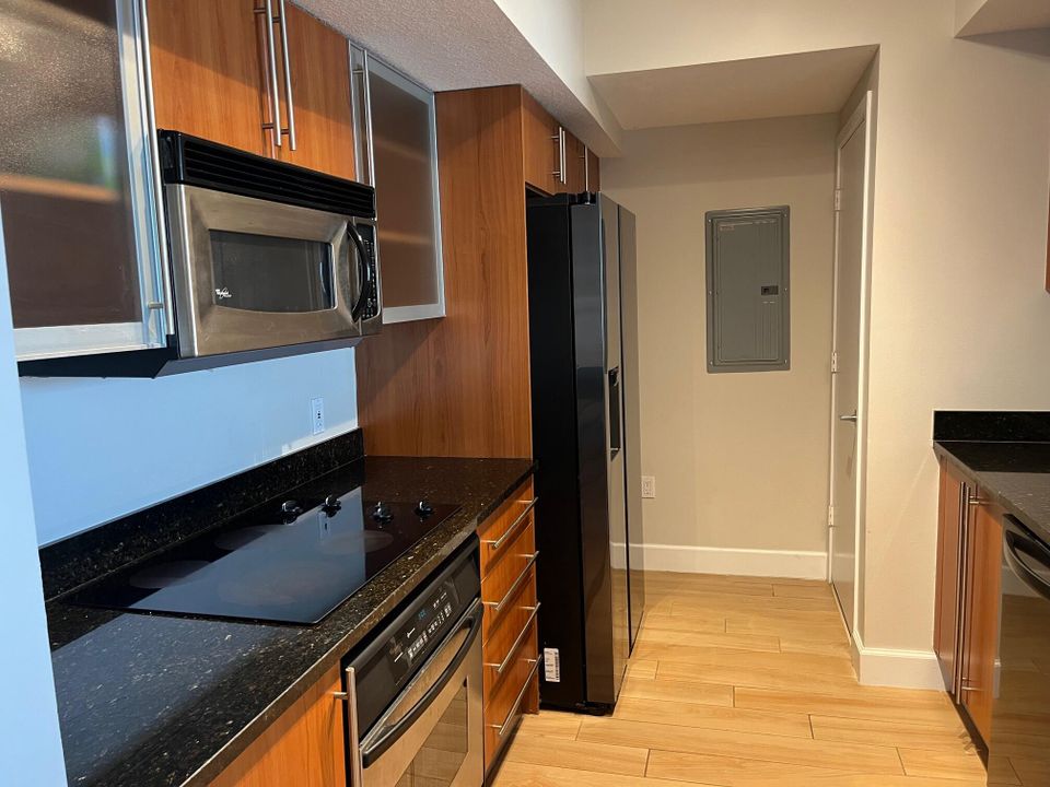 For Rent: $3,695 (2 beds, 2 baths, 1175 Square Feet)