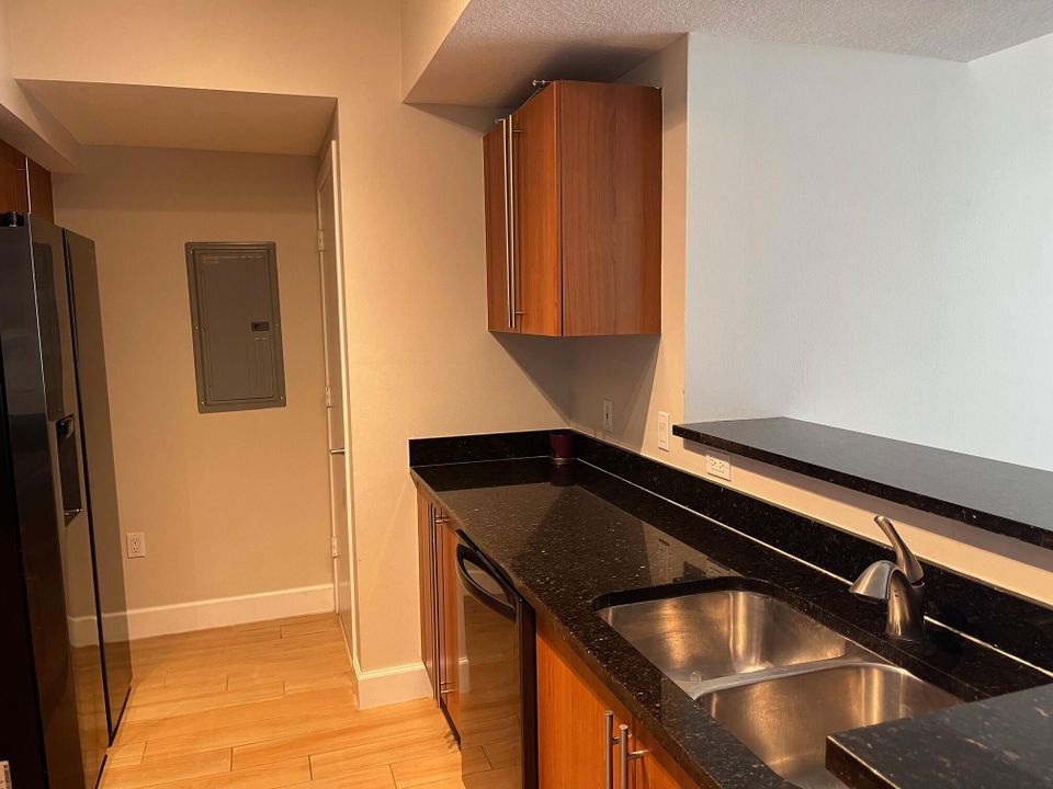 For Rent: $3,695 (2 beds, 2 baths, 1175 Square Feet)