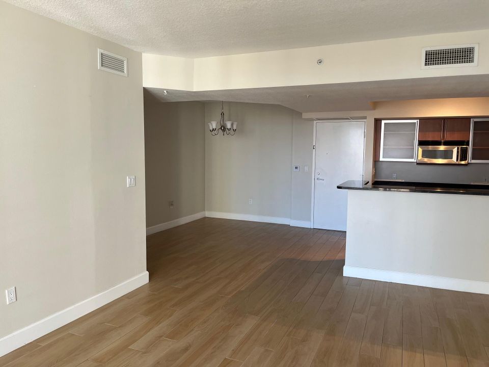 For Rent: $3,695 (2 beds, 2 baths, 1175 Square Feet)