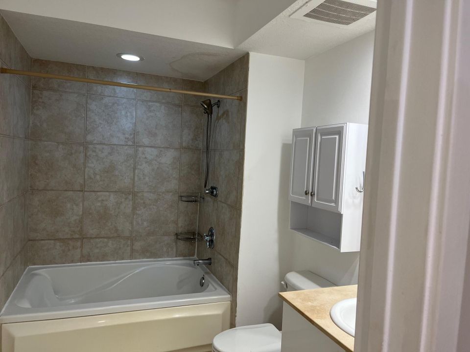 For Rent: $3,695 (2 beds, 2 baths, 1175 Square Feet)