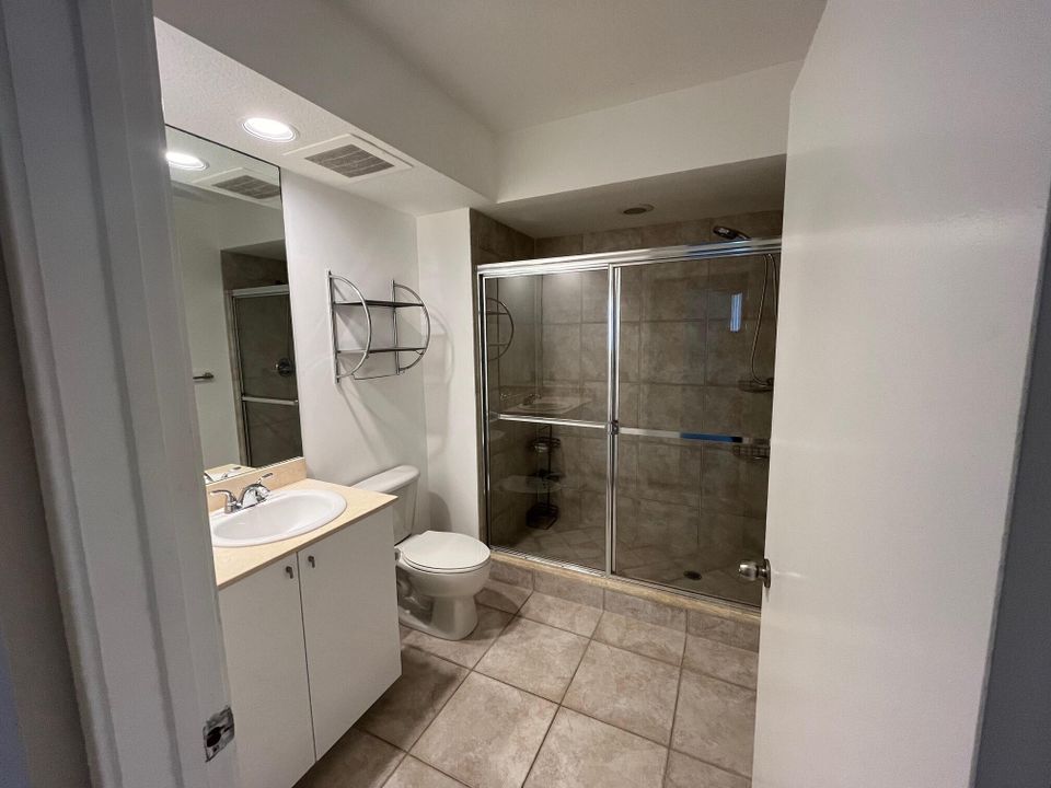 For Rent: $3,695 (2 beds, 2 baths, 1175 Square Feet)