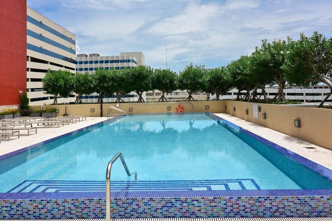 For Rent: $3,695 (2 beds, 2 baths, 1175 Square Feet)