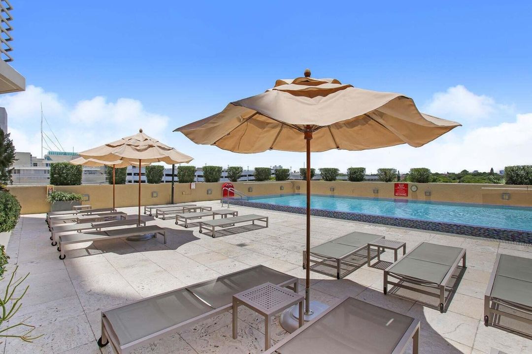 For Rent: $3,695 (2 beds, 2 baths, 1175 Square Feet)