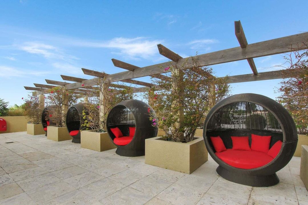 For Rent: $3,695 (2 beds, 2 baths, 1175 Square Feet)