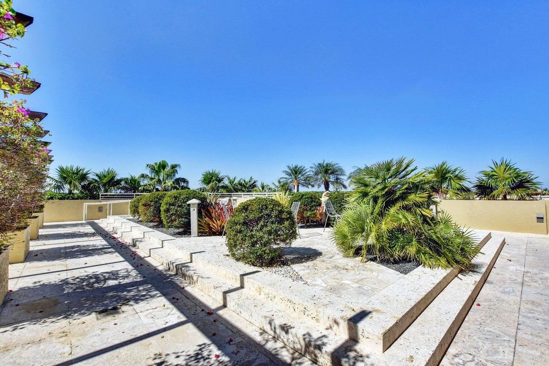 For Rent: $3,695 (2 beds, 2 baths, 1175 Square Feet)