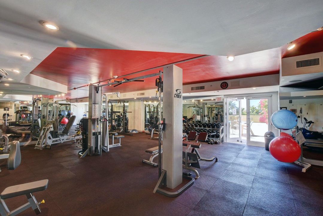 For Rent: $3,695 (2 beds, 2 baths, 1175 Square Feet)