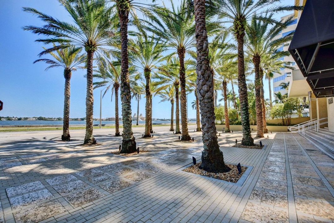 For Rent: $3,695 (2 beds, 2 baths, 1175 Square Feet)