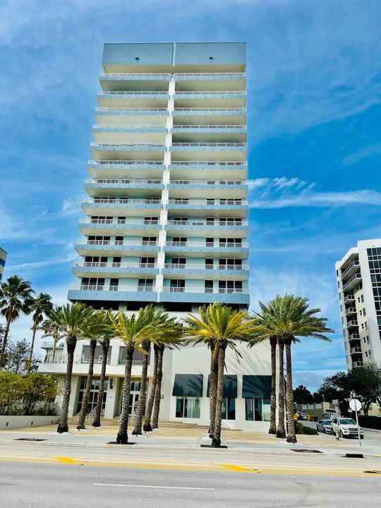 For Rent: $3,695 (2 beds, 2 baths, 1175 Square Feet)