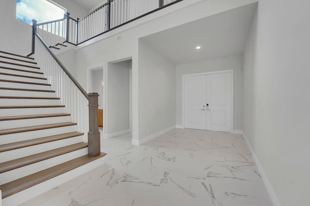 Под контрактом: $7,500 (5 спален, 3 ванн, 3740 Квадратных фут)