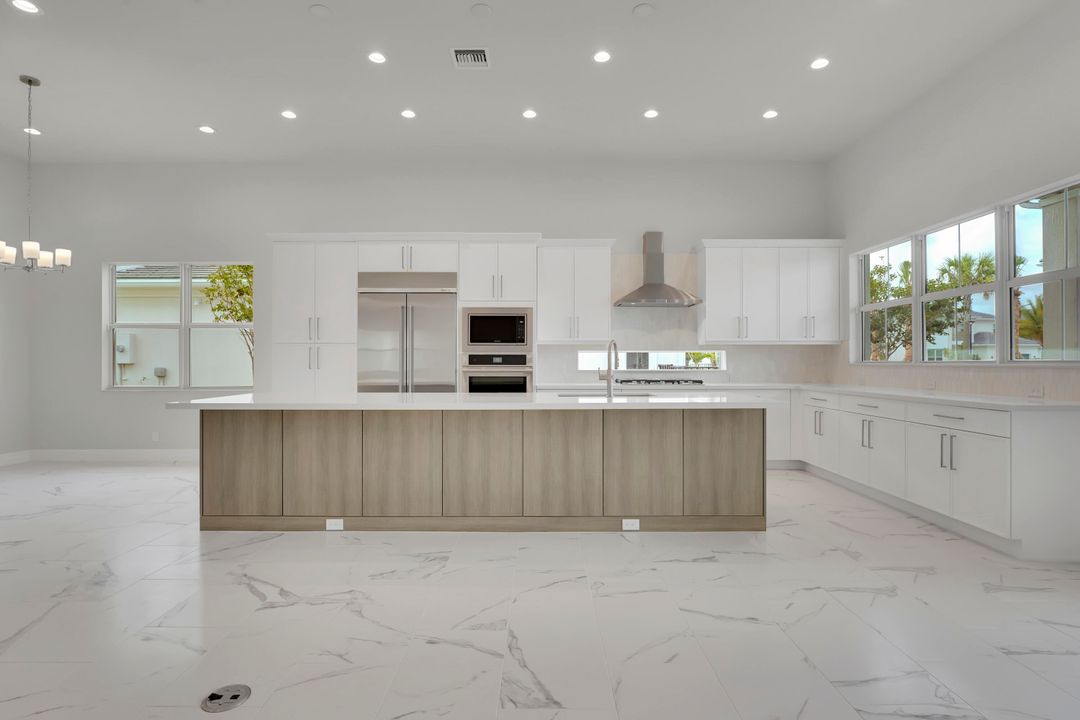 Под контрактом: $7,500 (5 спален, 3 ванн, 3740 Квадратных фут)